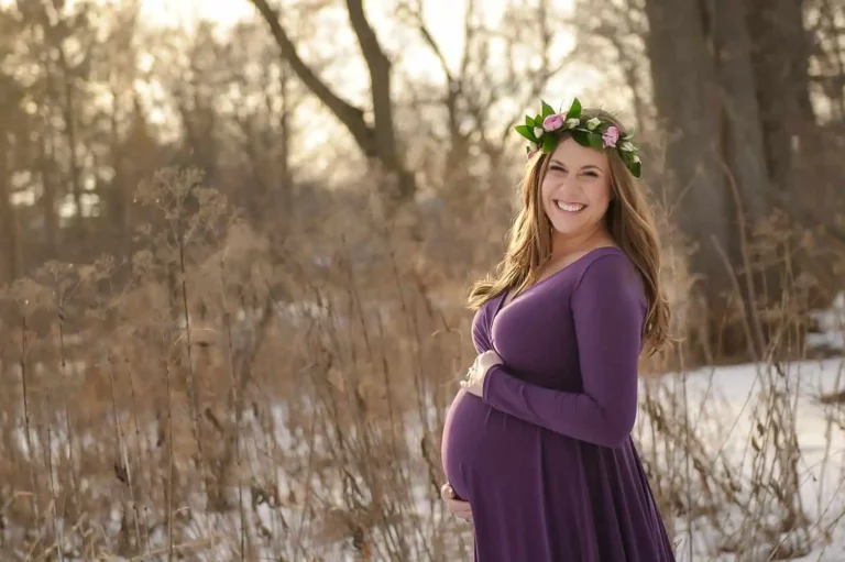 How Can I Include My Baby Bump in Different Poses?